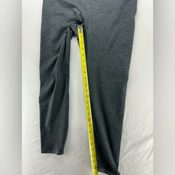 Vuori High Waisted 7/8 Leggings Women's Size L/XL Dark Heather Gray - Picture 6 of 9